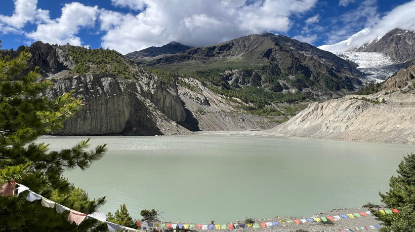 Beautiful lake in Nepal guring Annapurna Circuit Tek : Gangapurna Lake 